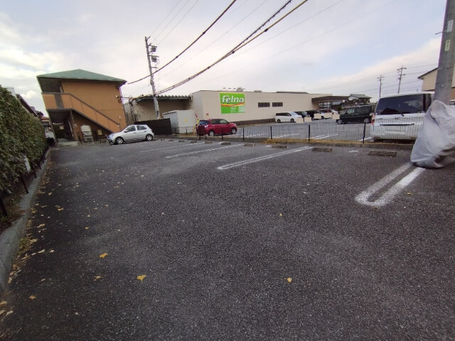 アクアヒルズの駐車場