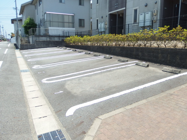 グリーンスクエアーの駐車場