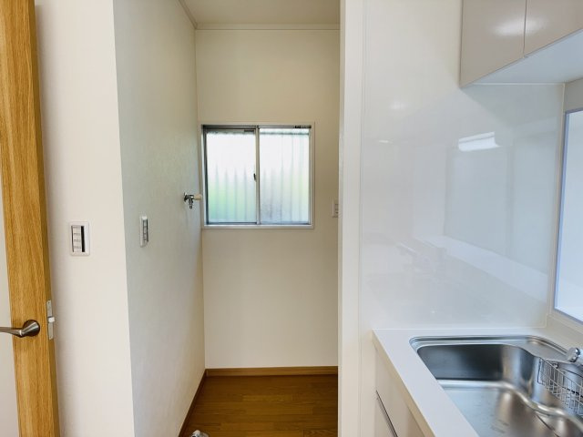 八王子市　北野台　中古戸建ての収納|～キッチン横のパントリー～