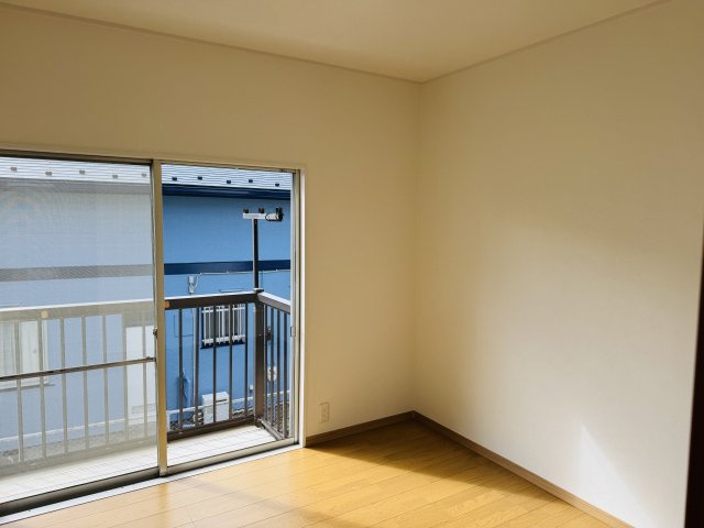 八王子市　北野台　中古戸建ての洋室|～2階バルコニーに面している4.5帖の洋室です～