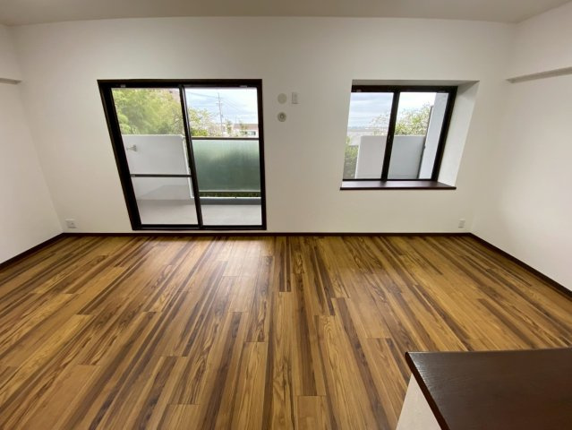 パークシティ水野B棟の居間・リビング|陽の光が射し込む明るいリビングです！