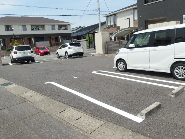 グレーシアの駐車場