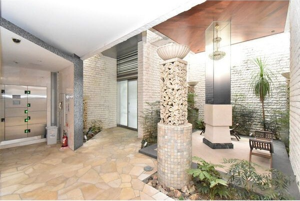 茶屋ヶ坂ライズのエントランス