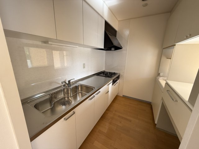 ヴァストネス東泉丘のキッチン
