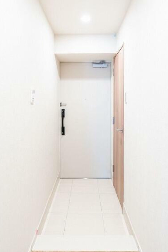 市谷台町坂フロントの玄関