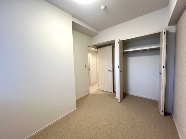 収納モリモリ♪はウレシイ商業施設まで徒歩７分のリノベ【妙蓮寺東パークホームズ】の洋室|スタンダードな洋室です