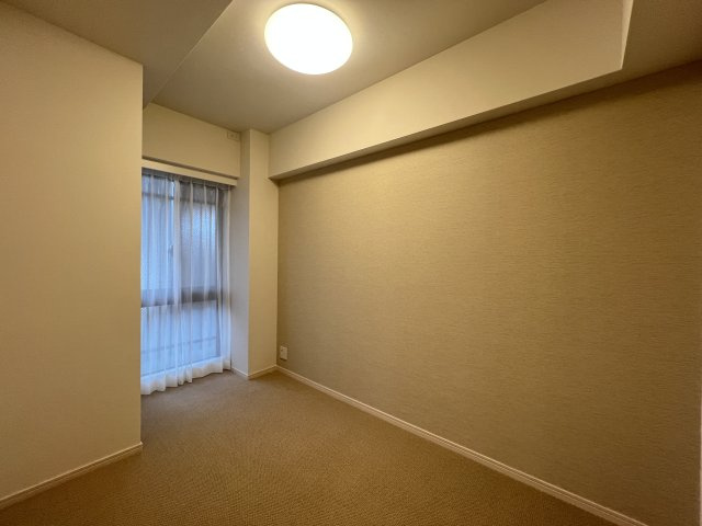 収納モリモリ♪はウレシイ商業施設まで徒歩７分のリノベ【妙蓮寺東パークホームズ】の洋室|ゆったりした洋室です