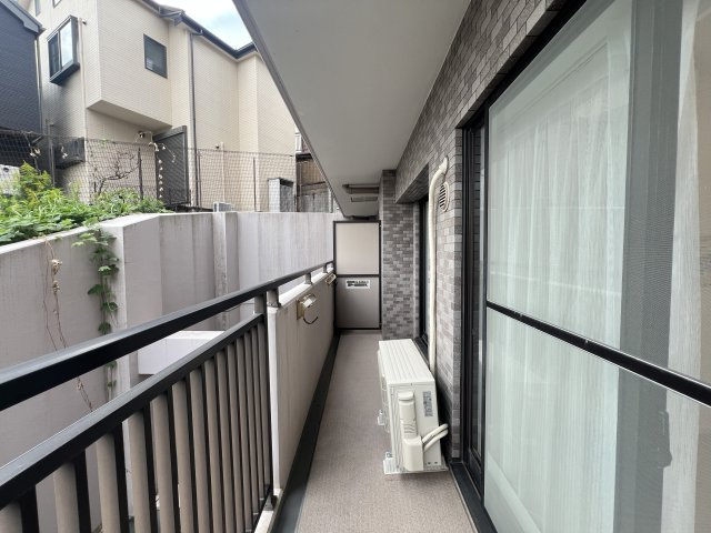 収納モリモリ♪はウレシイ商業施設まで徒歩７分のリノベ【妙蓮寺東パークホームズ】のバルコニー|バルコニーがあります