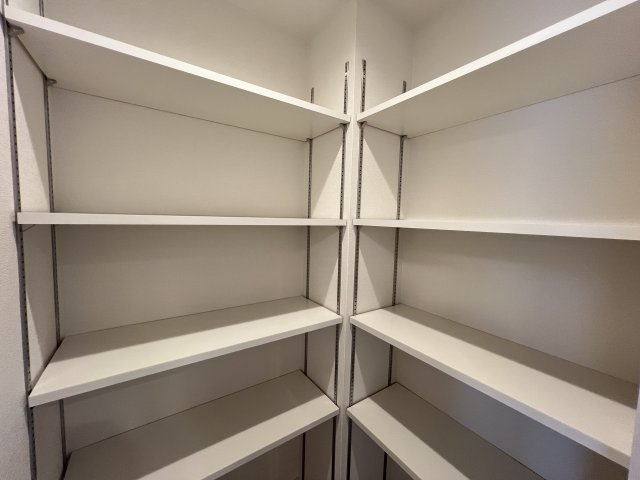 収納モリモリ♪はウレシイ商業施設まで徒歩７分のリノベ【妙蓮寺東パークホームズ】の収納|ちょっとした収納スペースも充実しています