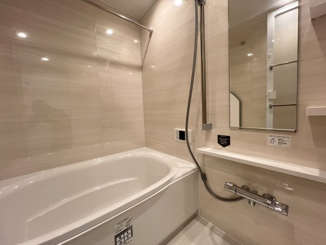 収納モリモリ♪はウレシイ商業施設まで徒歩７分のリノベ【妙蓮寺東パークホームズ】の浴室|お風呂です
