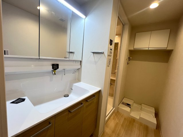 収納モリモリ♪はウレシイ商業施設まで徒歩７分のリノベ【妙蓮寺東パークホームズ】の独立洗面台|独立洗面台で身支度をすべて済ませてしまいましょう