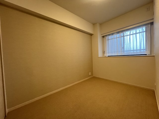 収納モリモリ♪はウレシイ商業施設まで徒歩７分のリノベ【妙蓮寺東パークホームズ】の洋室|広々とした洋室です