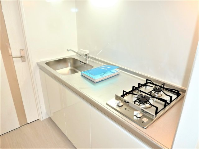 ディアコート津田沼のキッチン|広いキッチは２口コンロシステムキッチンでお料理もらくらくです