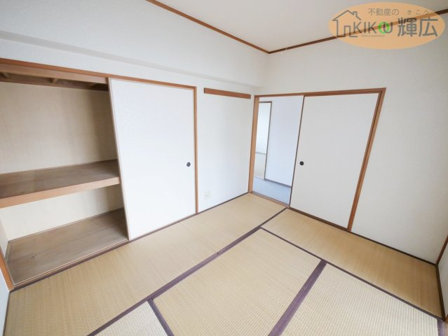 プレステージ南大久保　2階の寝室
