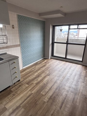 【居間・リビング】 | ドムール長居南館  | 窓から光が差し込むリビングになっております。