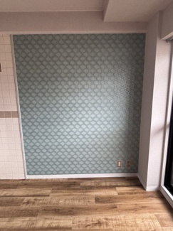 【内装】 | ドムール長居南館  | エメラルドグリーンの壁紙もキュートですね♪