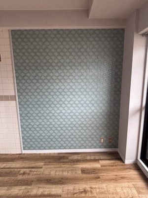 【内装】 | ドムール長居南館  | エメラルドグリーンの壁紙もキュートですね♪