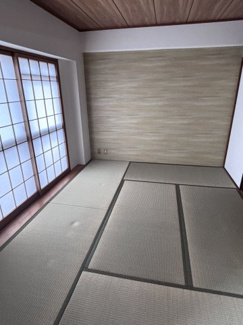 【和室】 | ドムール長居南館  | 障子から光が差し込み、奥の壁紙が美しく見えます。