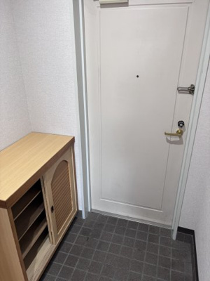 【玄関】 | ドムール長居南館  | 玄関にはシューズボックスがあります。