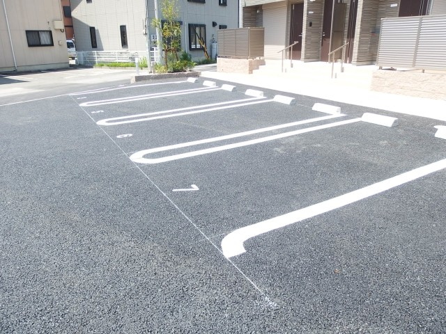 フォーエバーベルの駐車場