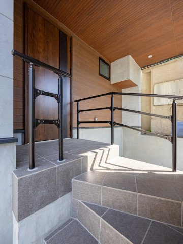 中野区若宮3丁目　角地×駅チカ　限定1棟の玄関