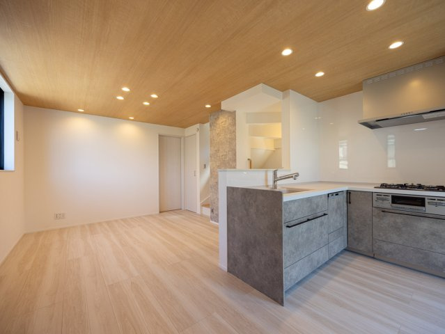 中野区若宮3丁目　角地×駅チカ　限定1棟の居間・リビング