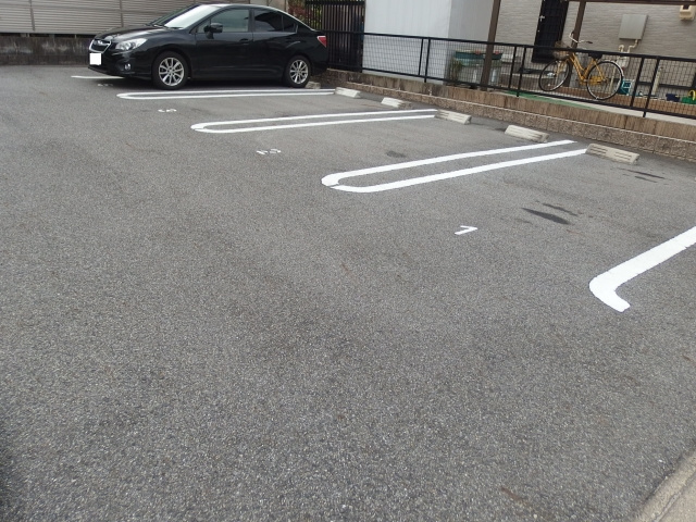 プロニティ　パレスの駐車場