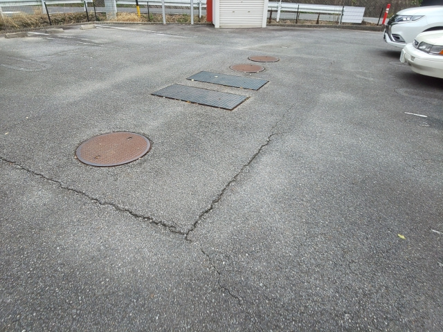 コンフォース本宿の駐車場