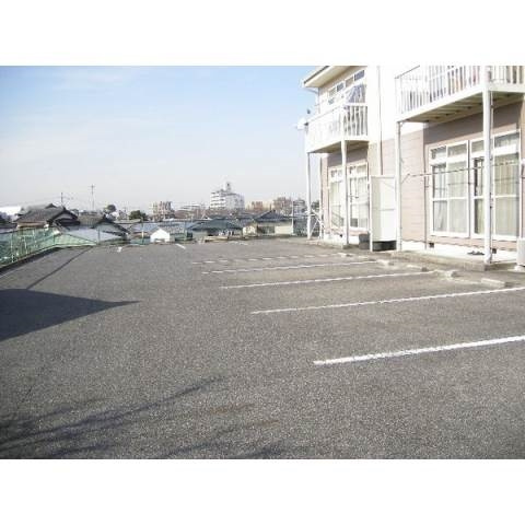 ニューシティ’９３Ⅱの駐車場