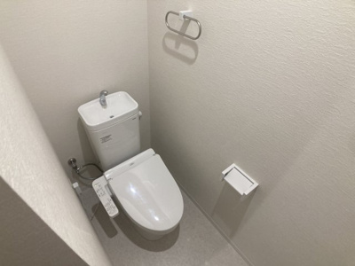 【トイレ】 | Cozy鈴東ハイツⅠ | 温水洗浄便座付きのトイレ、2か所完備