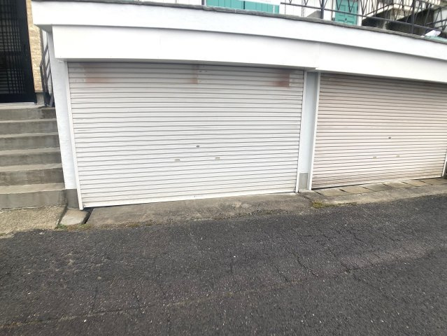 Cozy鈴東ハイツⅠの駐車場|シャッター付きの駐車場