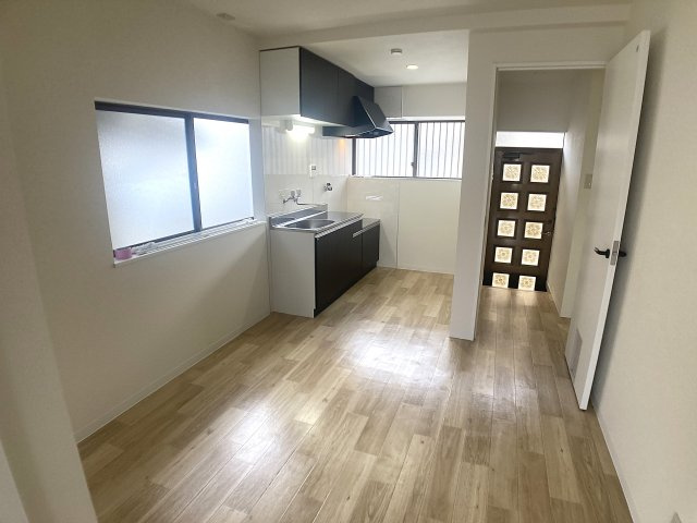 Cozy鈴東ハイツⅠの居間・リビング|窓が多いので、明るく風通し良好なダイニング