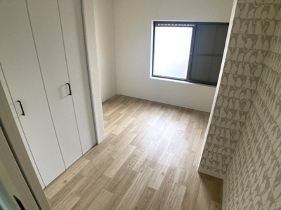 【内装】 | Cozy鈴東ハイツⅠ | 個性的な壁紙の室内