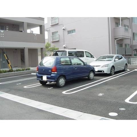 グランチェスタＫーⅠの駐車場