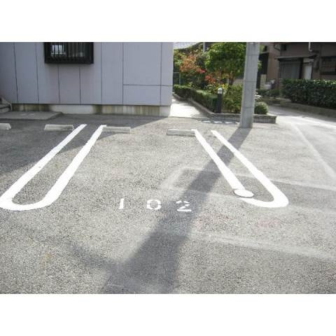 ローズガーデンⅡの駐車場