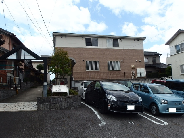 エルピーノの駐車場