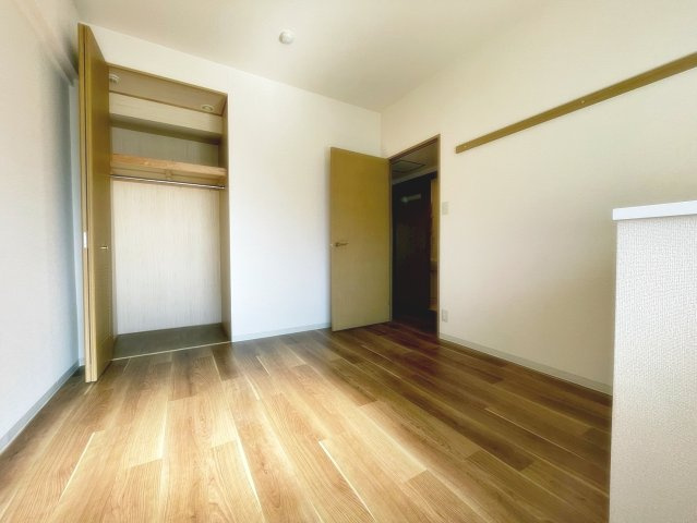 チトセプラザの寝室|落ち着いた色調の寝室です