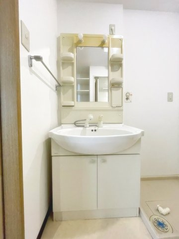 チトセプラザの洗面所|スペースが確保できる洗面所です