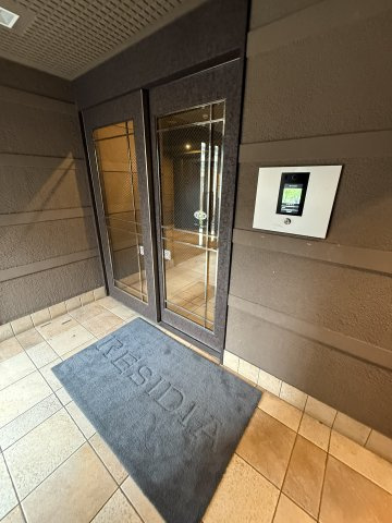 レジディア天神南のエントランス