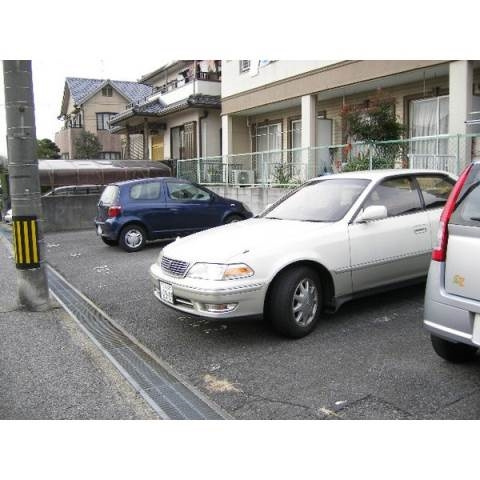 ＫＮニュービギンハイツの駐車場