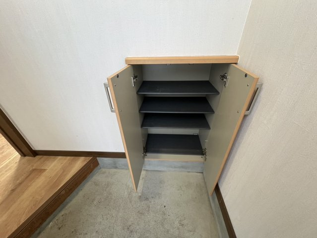 桂町貸家35 の玄関