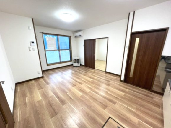 桂町貸家35 の居間・リビング