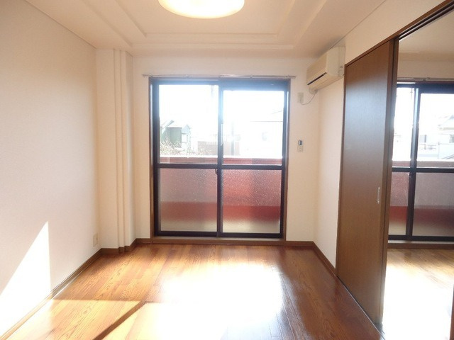 ベルアベニューの洋室