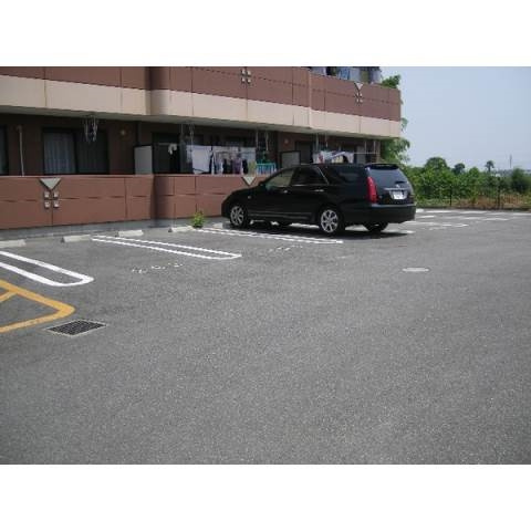 ベルアベニューの駐車場