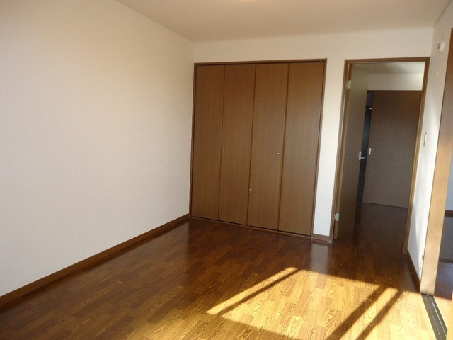 ベルアベニューの洋室