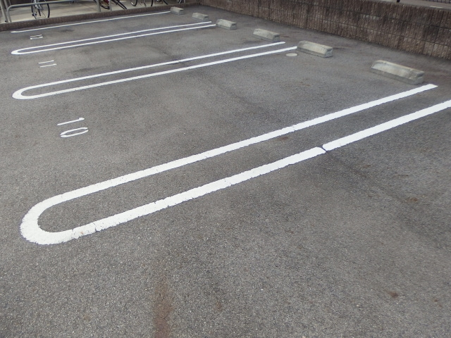 アシューレ・Ｍの駐車場