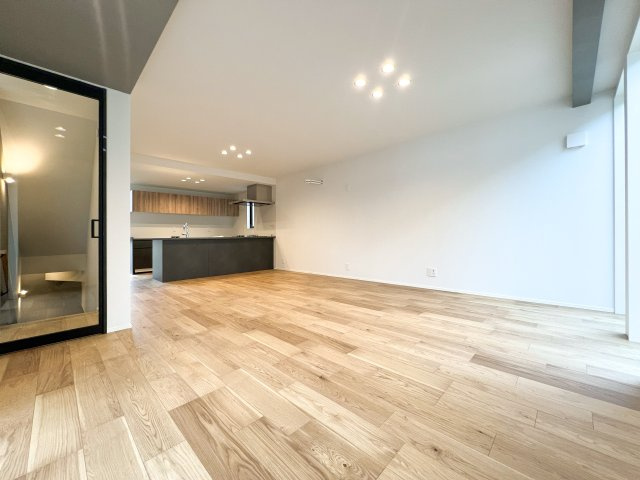 新築分譲［ミラクラス五本木Ⅱ］の居間・リビング|リビング（２０２５年１０月撮影）