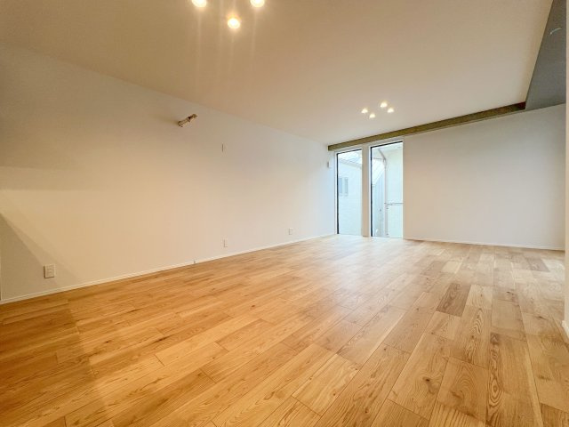 新築分譲［ミラクラス五本木Ⅱ］の居間・リビング|リビング（２０２５年１０月撮影）