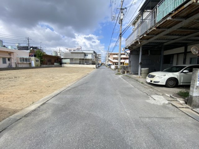 【前面道路含む現地写真】 | 沖縄市泡瀬（全3区画） | ※南東側6m道路♪