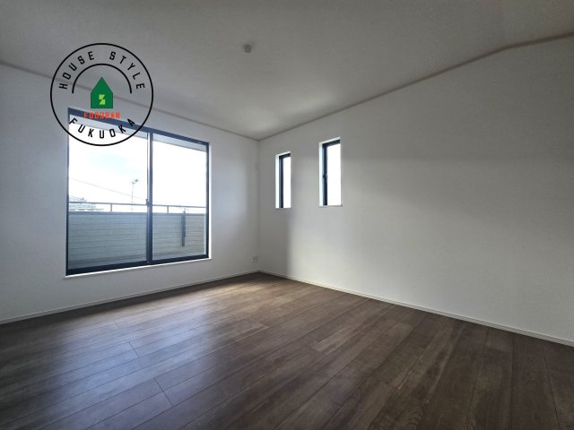 福岡市東区美和台5丁目第1-2棟(B号棟)の寝室|主寝室には収納力に優れたクローゼットがありますので、お部屋もすっきり片付きます。